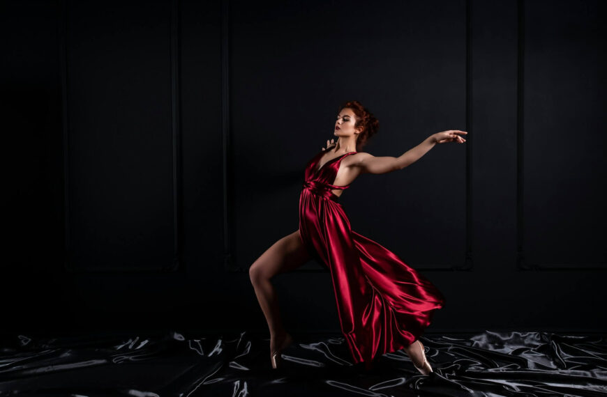 Grace in Every Frame: Aneesa\’s Exquisite Fashion Photography Chronicles the Essence of Elegance and Style